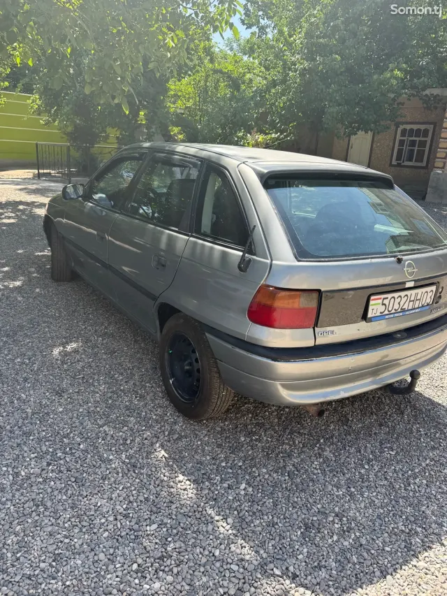 Opel Astra F 1995 · 1.6 MT