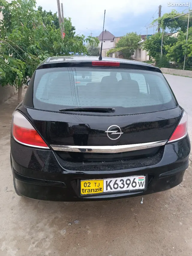 Opel Astra H 2004 · 1.6 MT