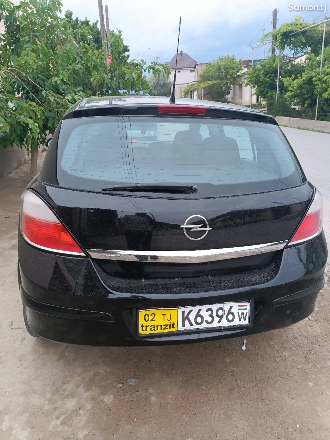 Opel Astra H 2004 · 1.6 MT