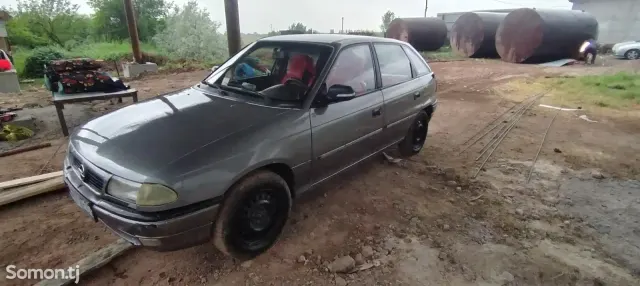 Opel Astra F 1992 · 1.6 MT