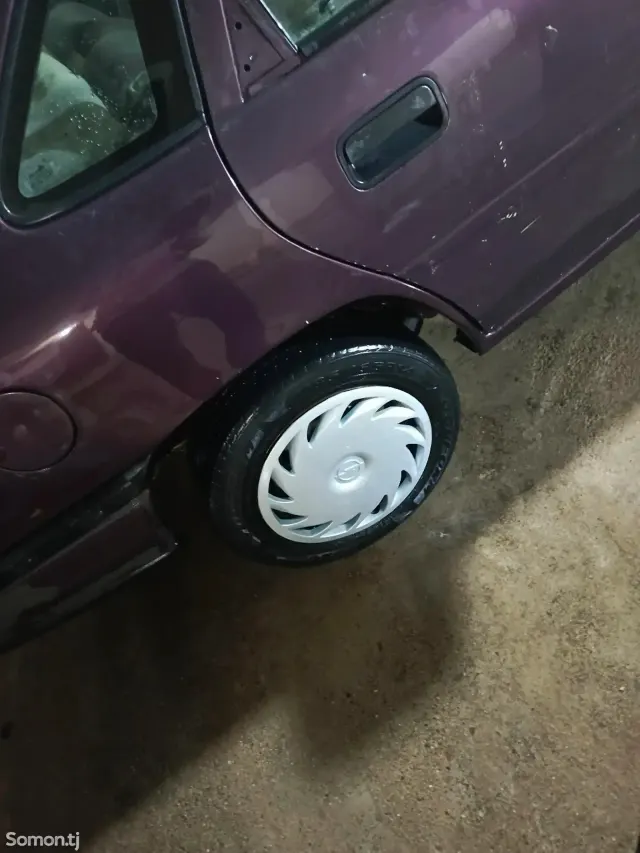 Opel Vectra A 1992 · 1.6 MT