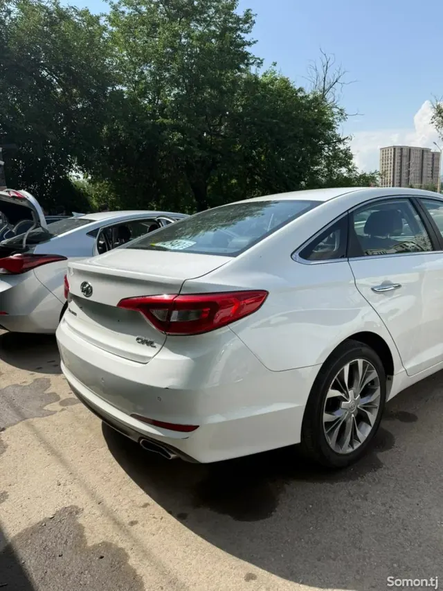 Hyundai Sonata 2015 · 2.0 AT