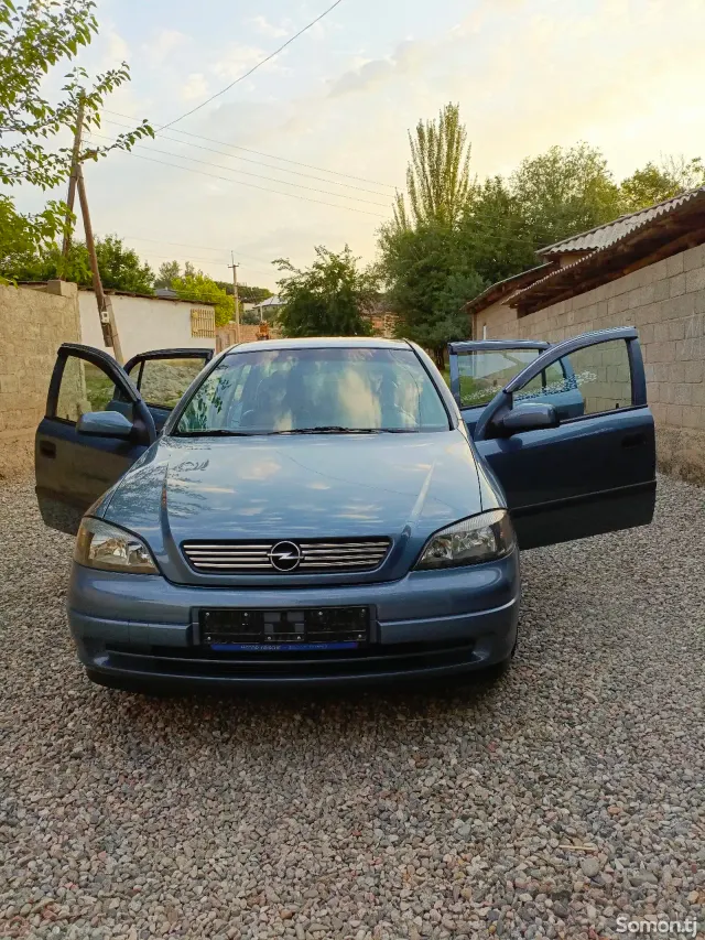 Opel Astra G 1999 · 1.6 MT