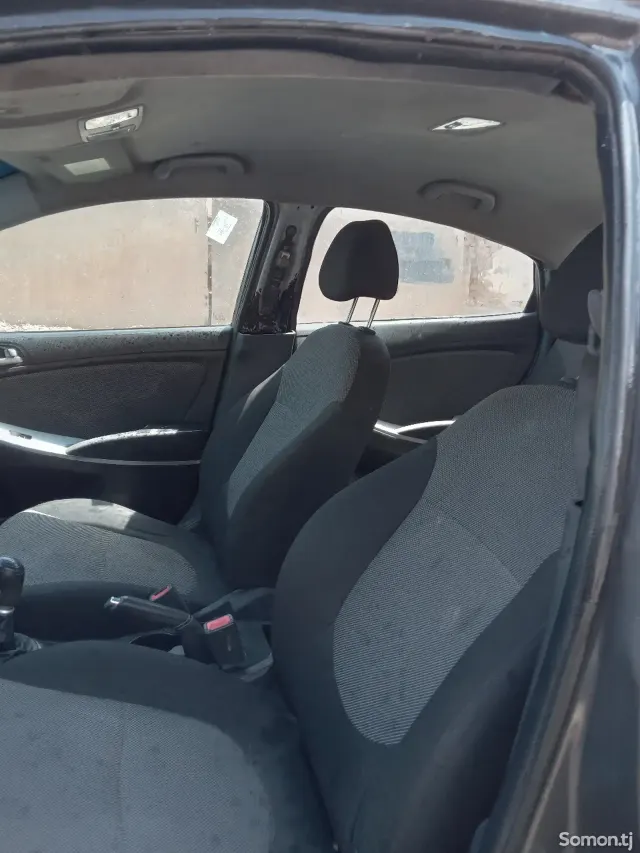 Hyundai Solaris 2014 · MT