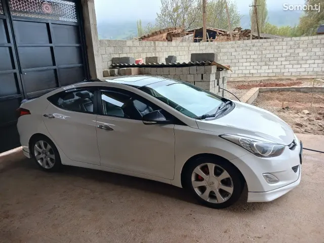 Hyundai Avante 2011 · 1.6 AT
