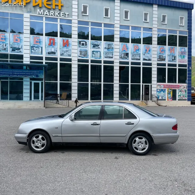 Mercedes-Benz E class 1997 · 2.0 AT