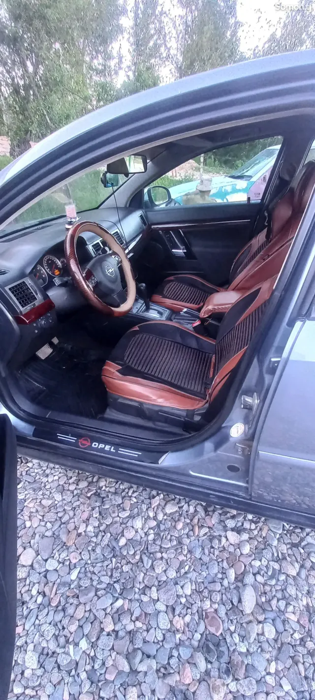 Opel Vectra C 2005 · 2.2 AT