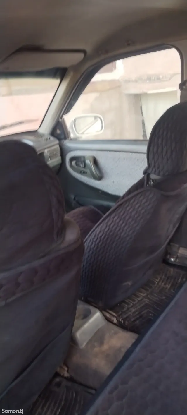 Daewoo Nexia 1995 · 1.6 MT