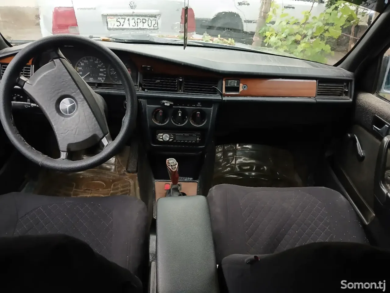 Mercedes-Benz W201 1990 · 1.8 MT