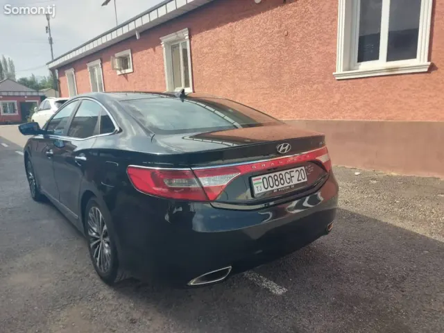 Hyundai Grandeur 2015 · 3.0 AT