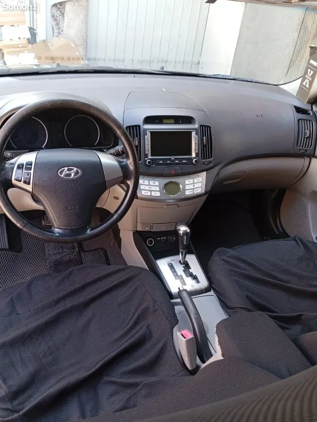 Hyundai Avante 2010 · 1.6 AT