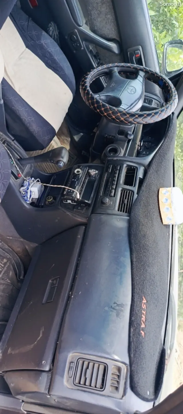 Toyota Alphard 1996 · 2.0 AT