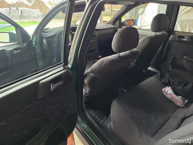 Opel Astra G 2001 · 1.6 MT