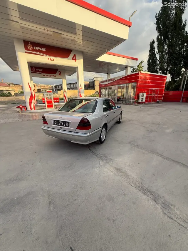 Mercedes-Benz C class 2000 · 2.8 AT