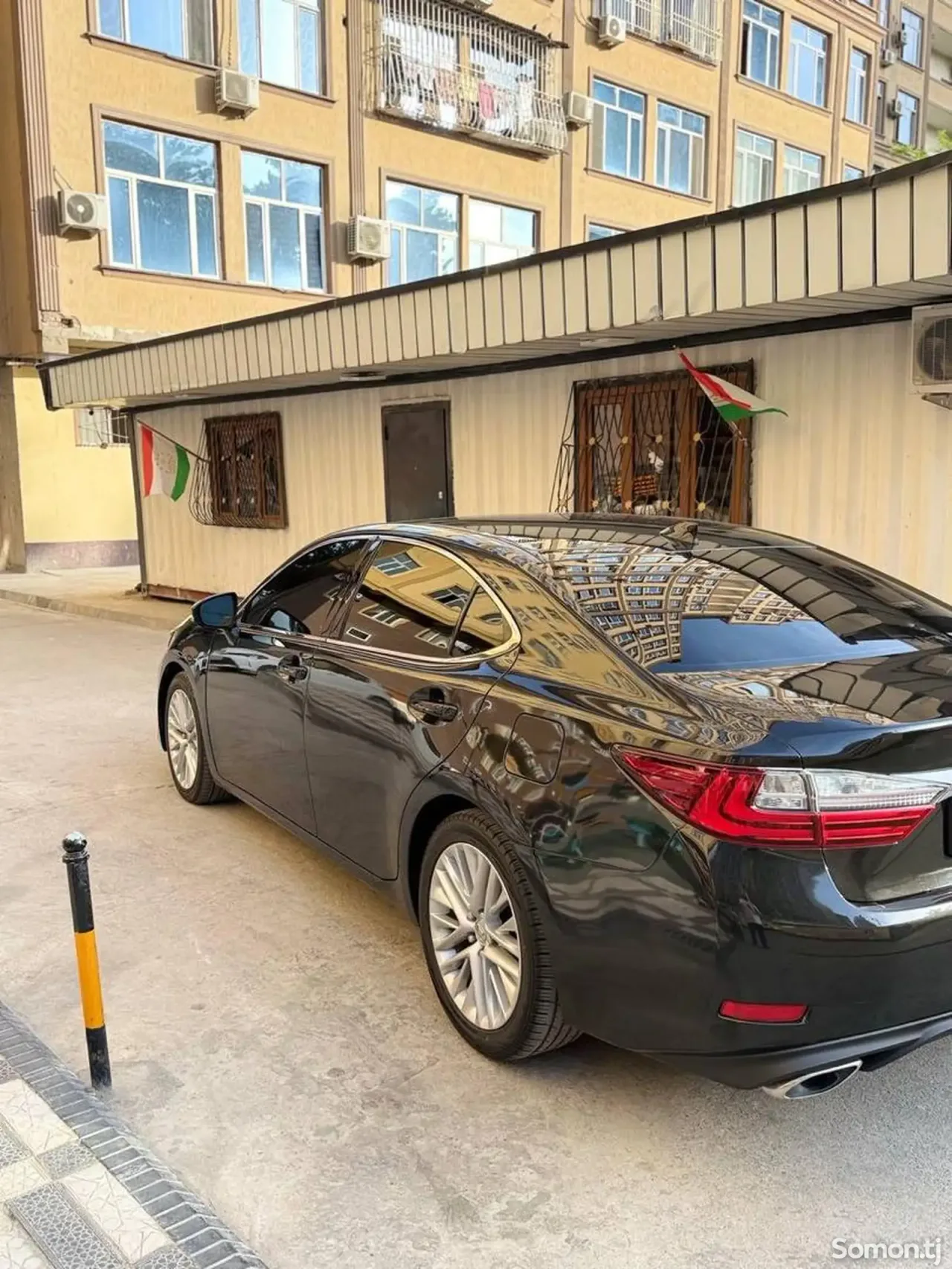 Lexus ES series 2016 · 3.5 AT