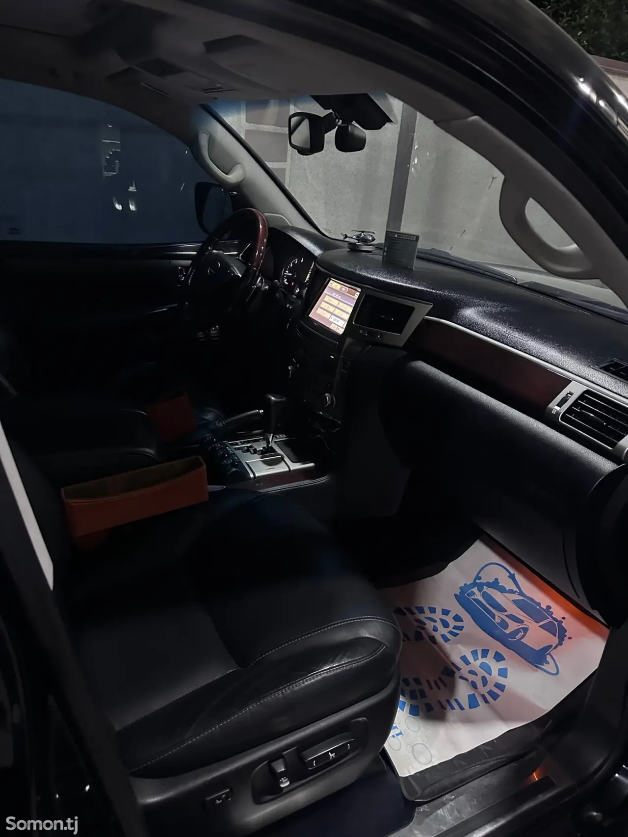 Lexus LX series 2015 · 5.7 AT