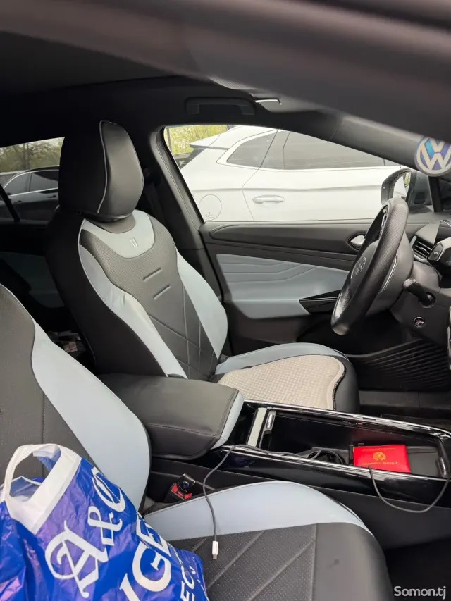 Volkswagen ID.4 2023 · AT