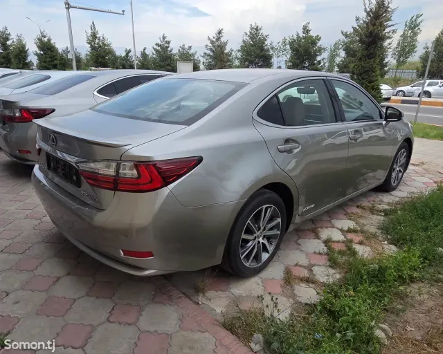 Lexus ES series 2016 · 2.5 AT