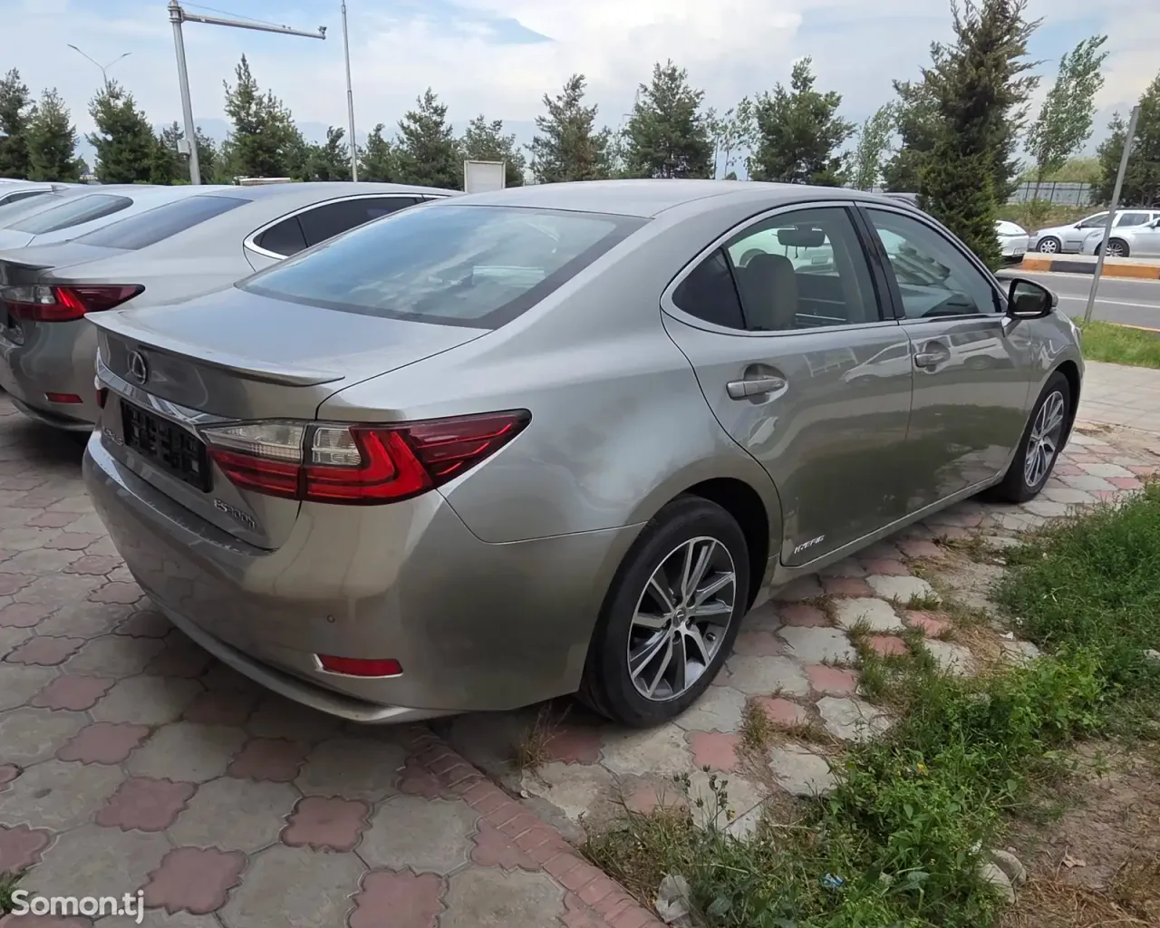Lexus ES series 2016 · 2.5 AT