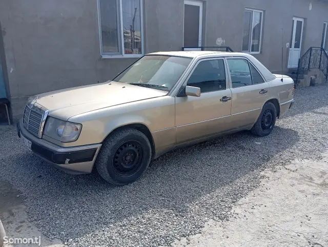 Mercedes-Benz W124 1992 · 2.0 MT