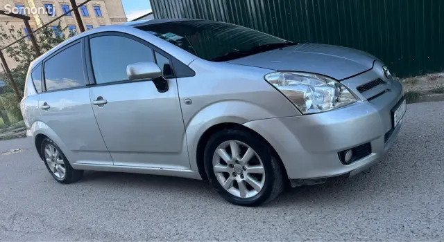 Toyota Verso 2006 · 2.2 MT