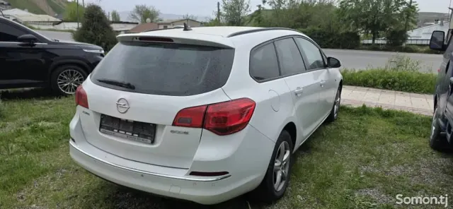 Opel Astra J 2014 · 1.6 MT