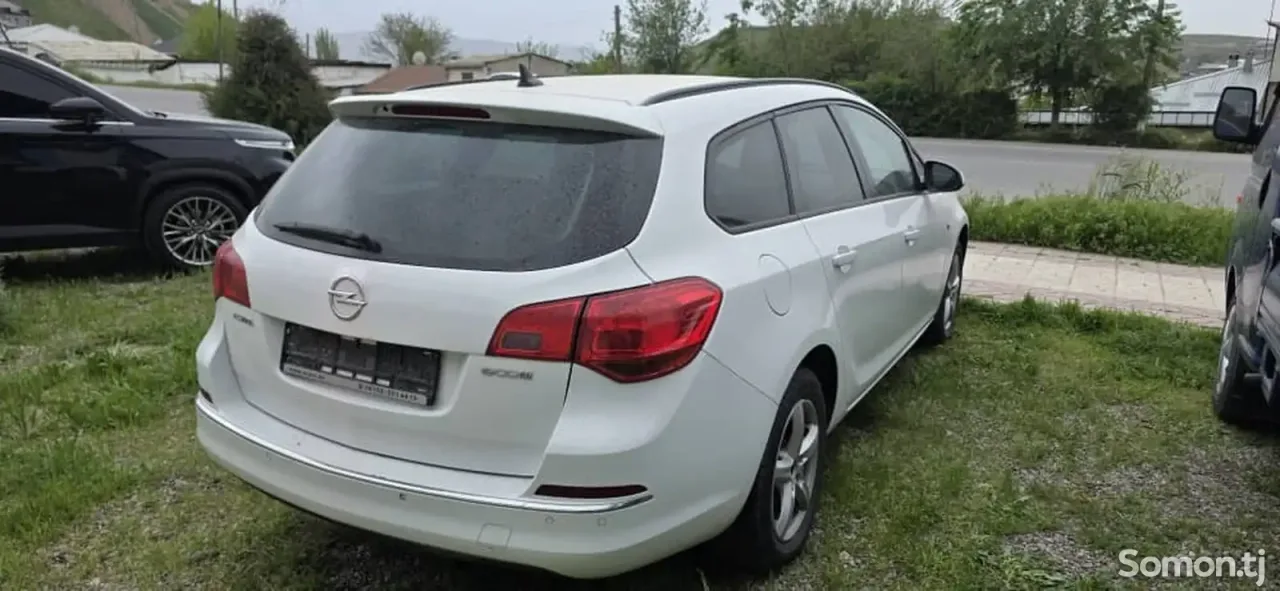 Opel Astra J 2014 · 1.6 MT