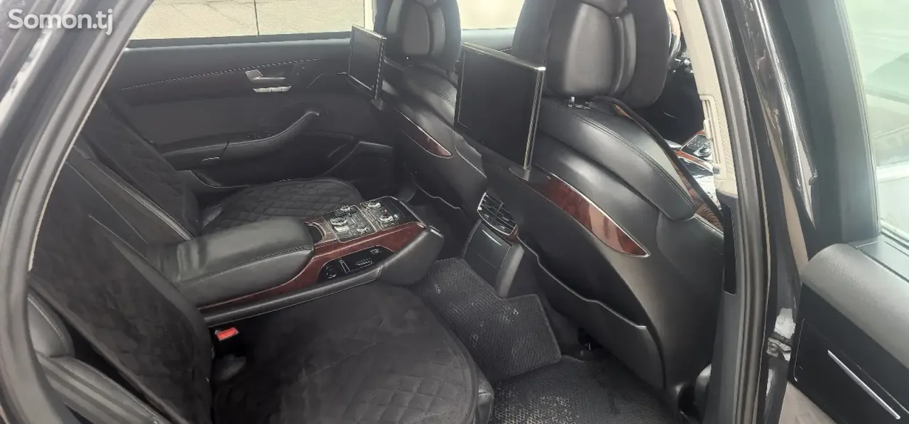 Audi A8 2013 · 3.0 AT