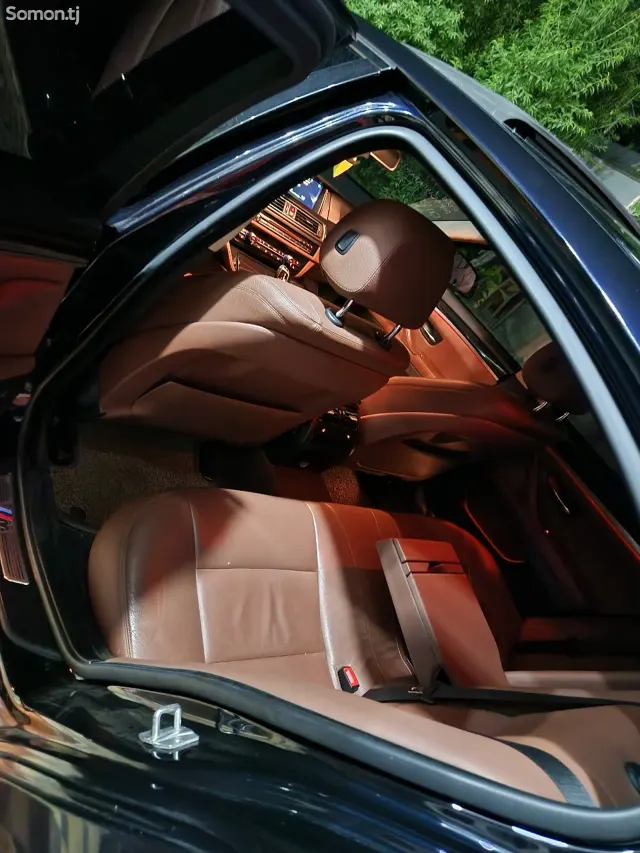 BMW 5 series 2016 · 2.0 AT
