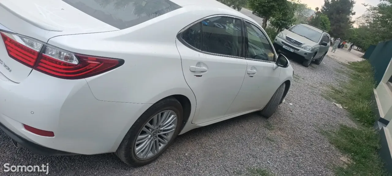 Lexus ES series 2016 · 3.5 AT