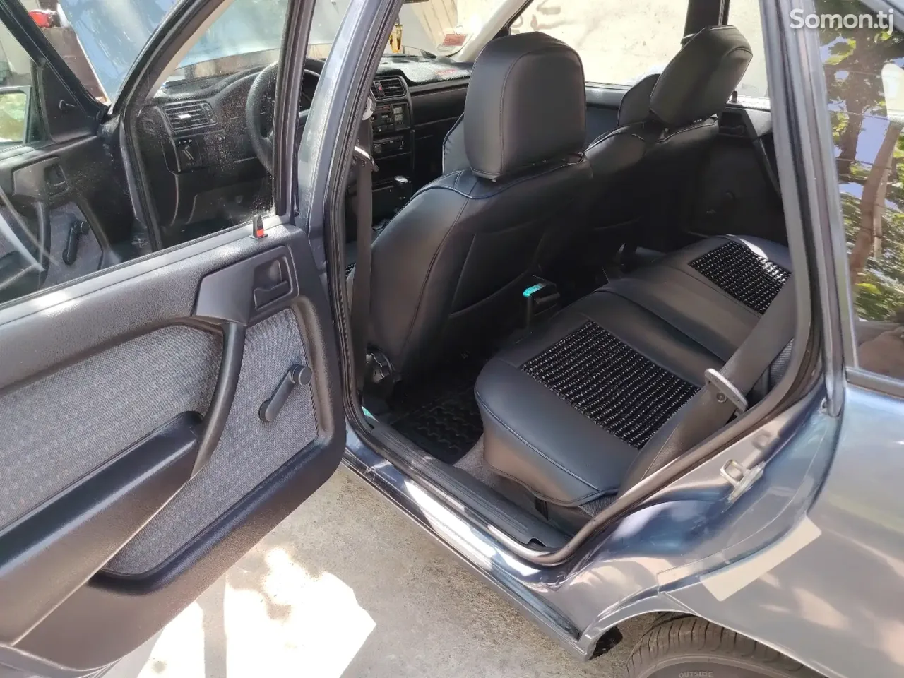 Opel Vectra A 1995 · 1.6 MT