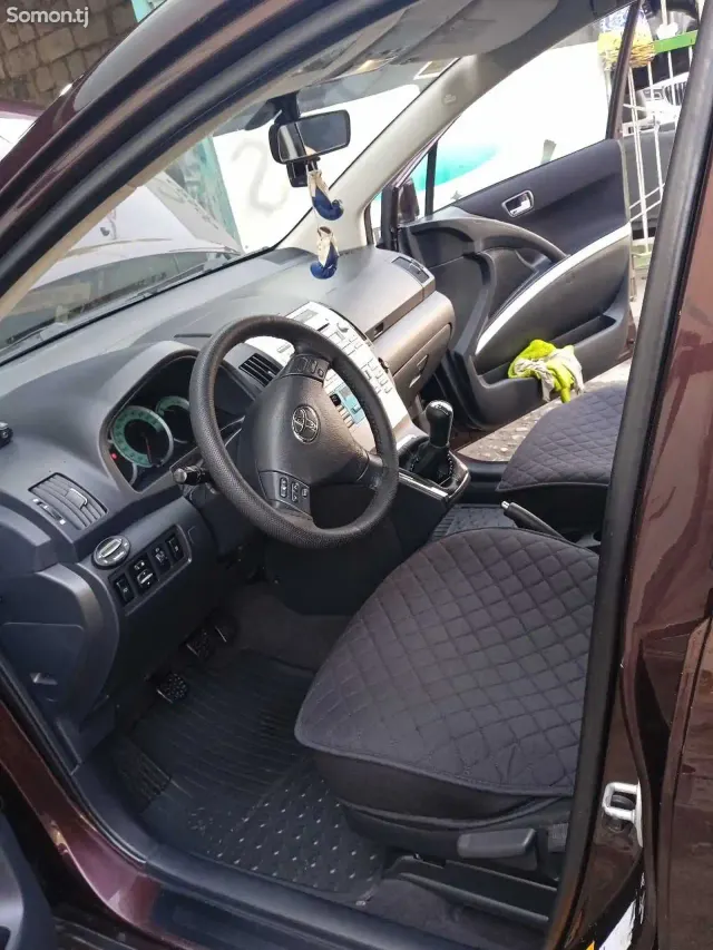 Toyota Corolla Verso 2008 · 1.8 MT
