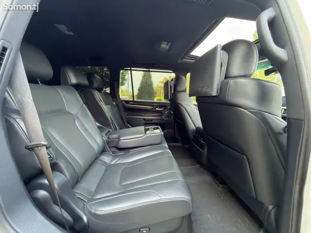 Lexus LX series 2019 · 5.7 AT
