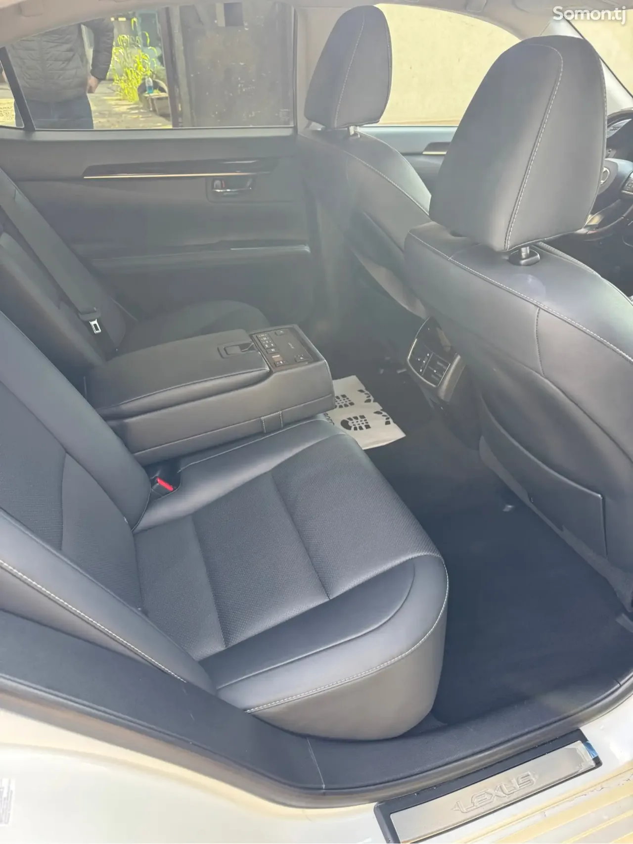 Lexus ES series 2016 · 3.0 AT