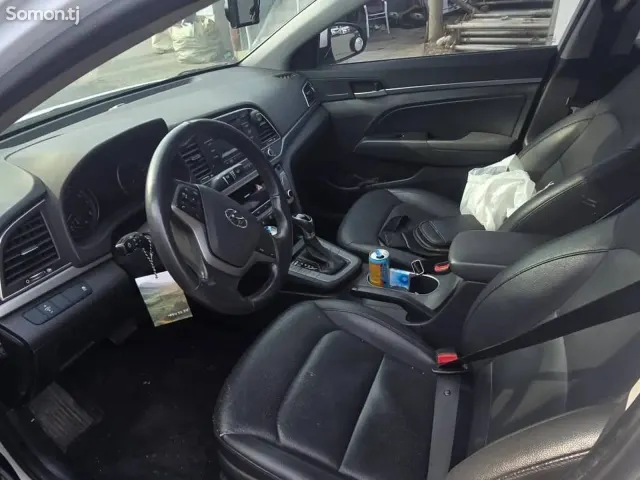 Hyundai Avante 2016 · 1.6 AT