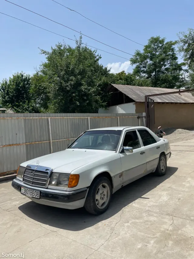 Mercedes-Benz W124 1991 · 2.0 MT