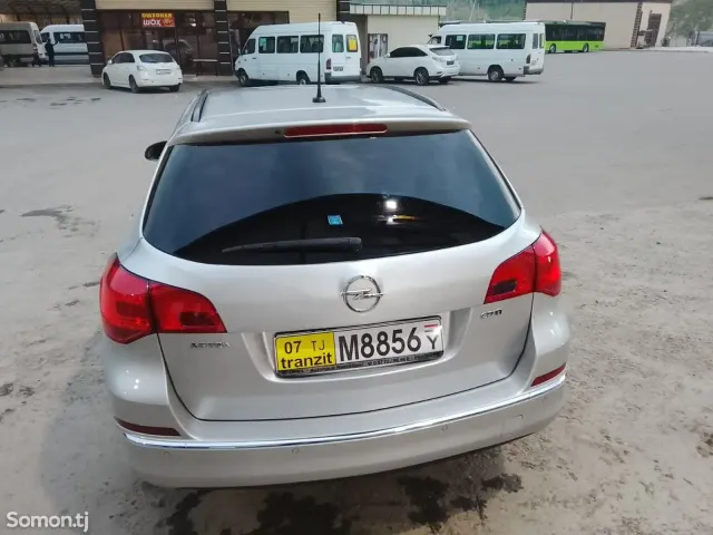 Opel Astra J 2015 · 1.6 MT