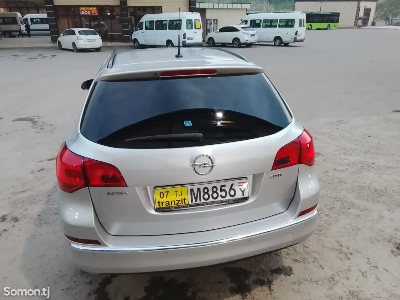 Opel Astra J 2015 · 1.6 MT