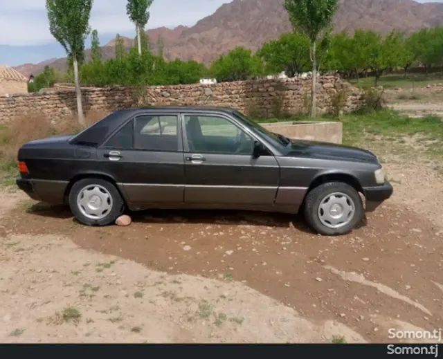 Mercedes-Benz W124 1991 · 2.0 MT