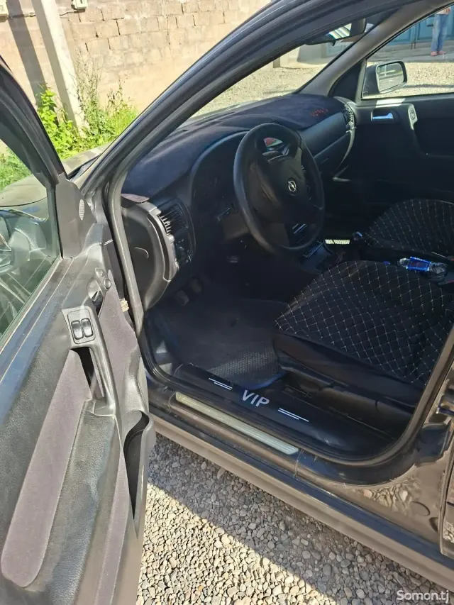 Opel Astra G 2000 · 1.6 MT