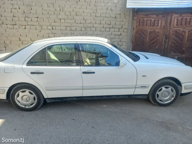 Mercedes-Benz E class 1998 · 2.2 MT