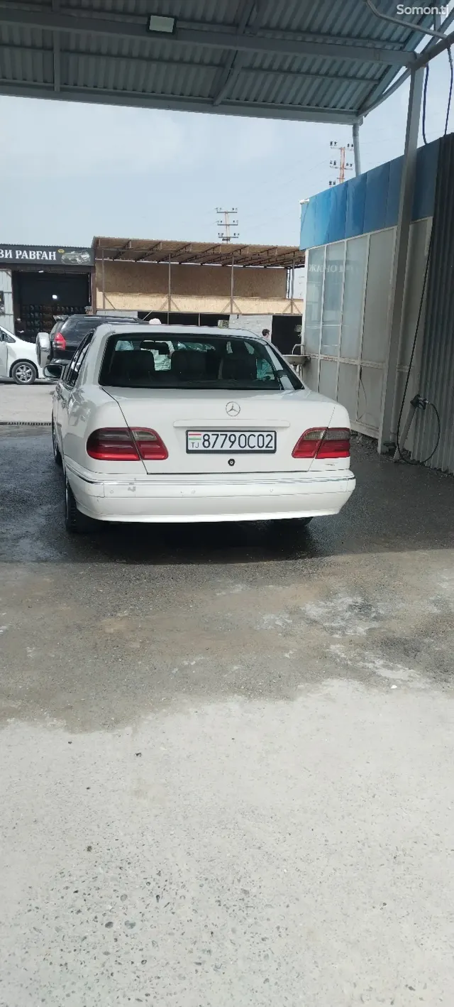Mercedes-Benz E class 2002 · 2.2 MT