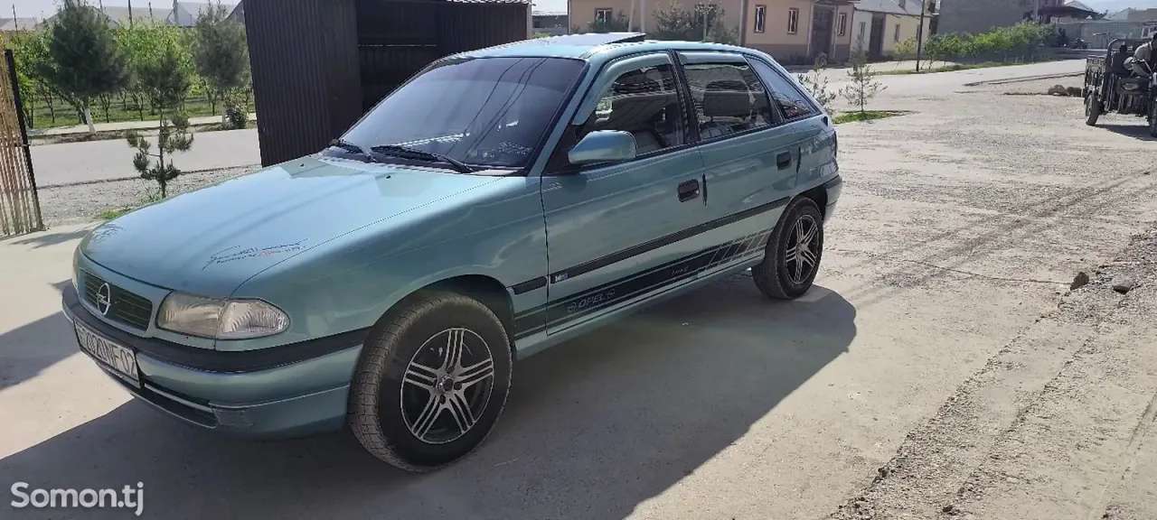 Opel Astra F 1996 · 1.6 MT