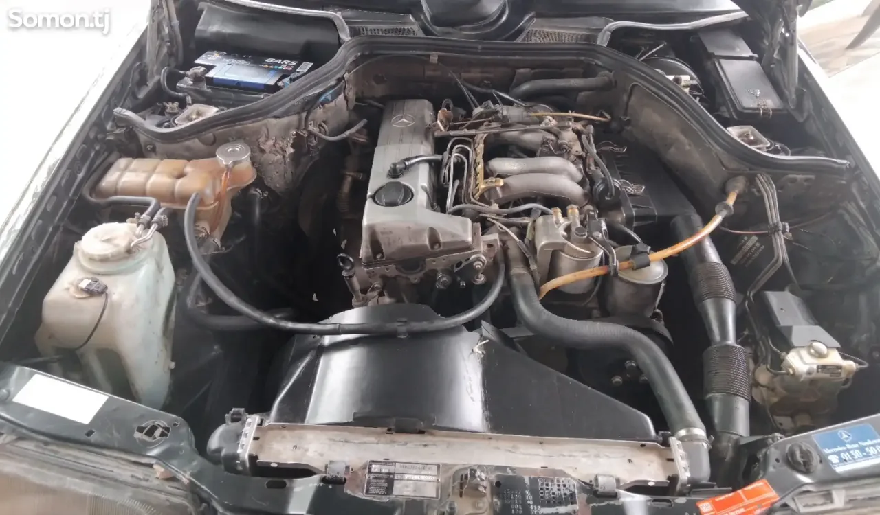 Mercedes-Benz W124 1993 · 2.0 MT