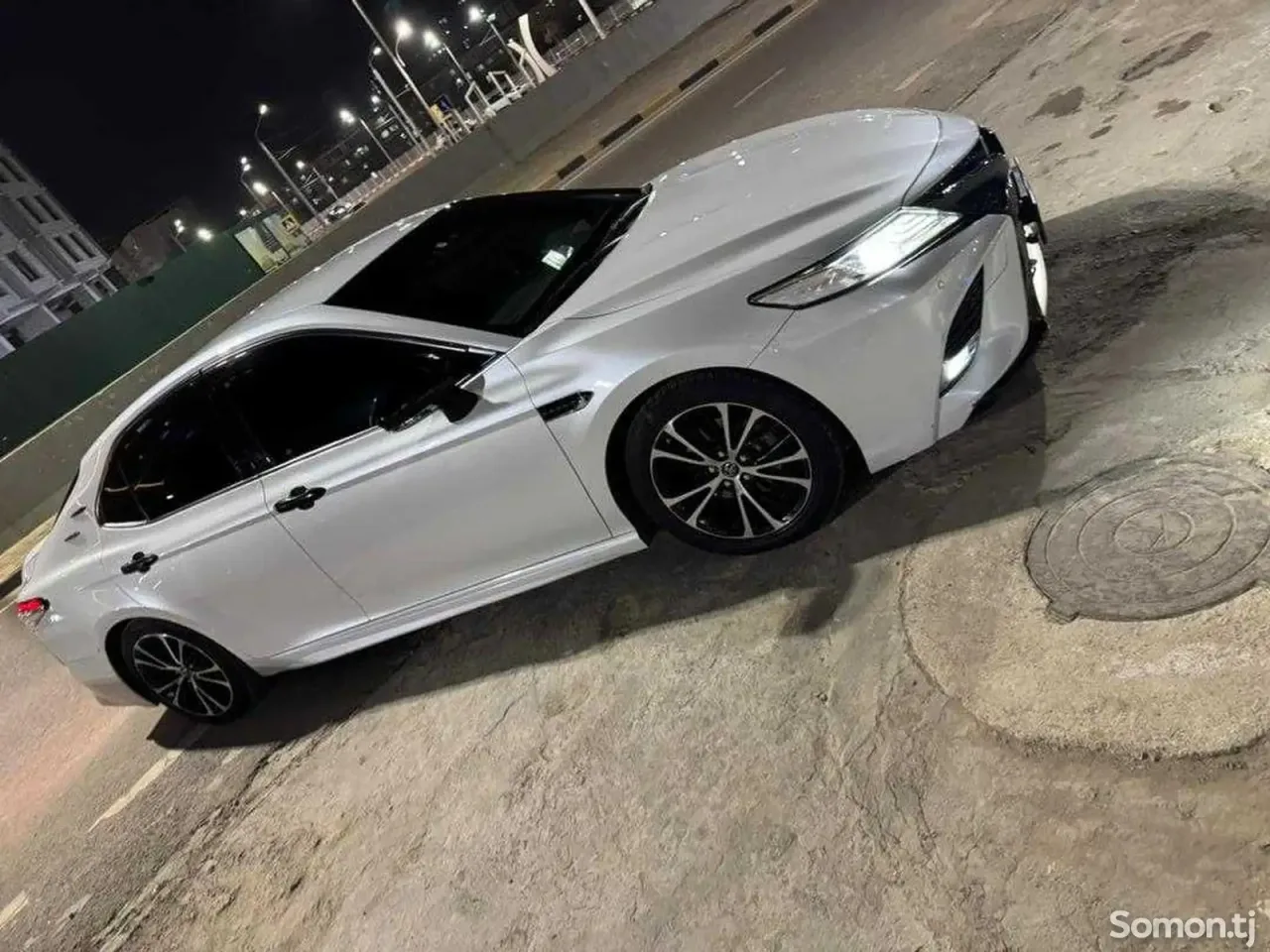 Toyota Camry 2020 · 2.5 AT