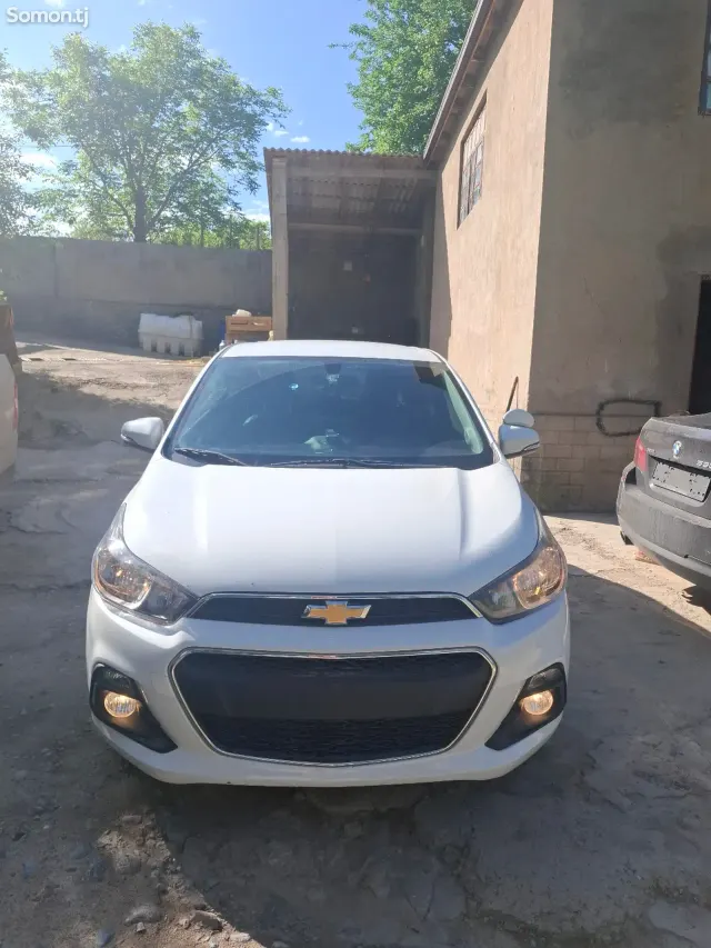 Chevrolet Spark 2016 · 1.1 AT