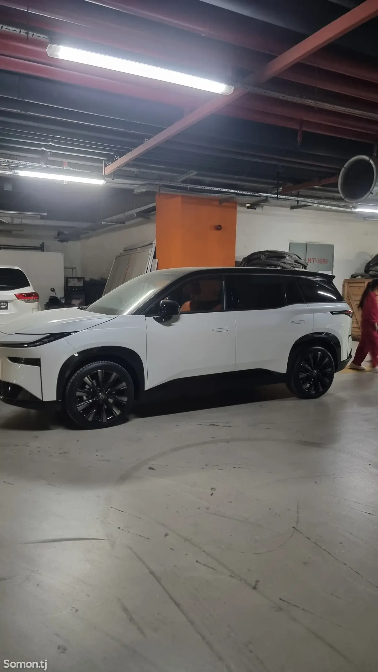 Toyota bZ3 2025 · AT