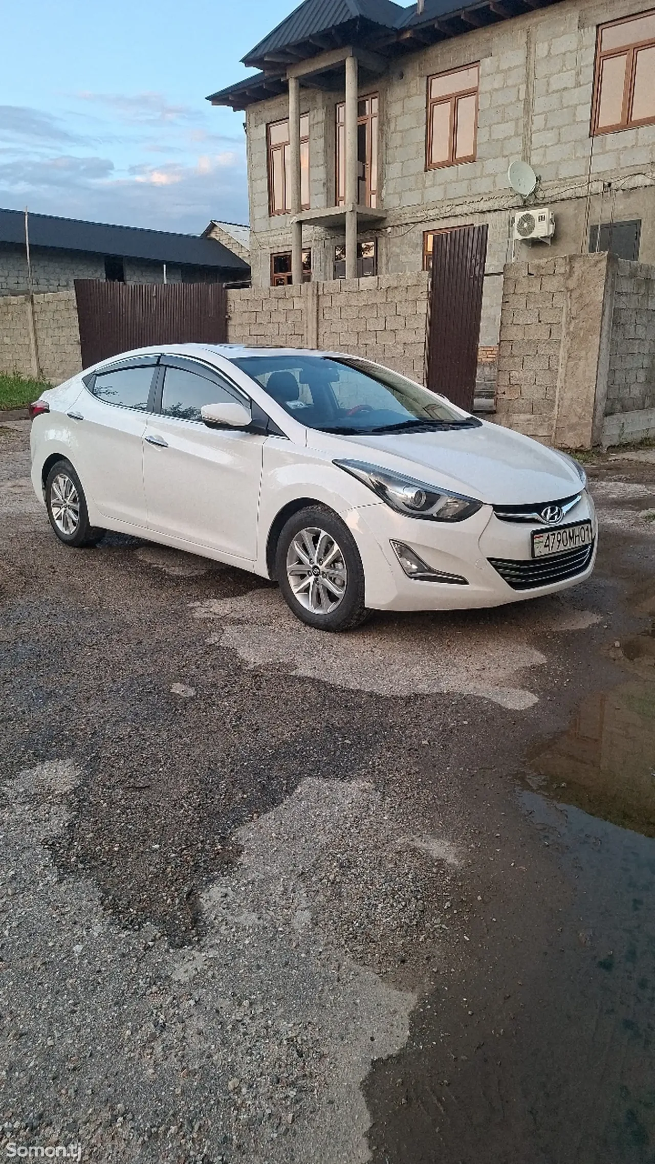 Hyundai Avante 2014 · 1.6 AT