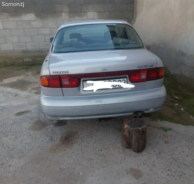 Hyundai Sonata 1998 · 1.6 MT