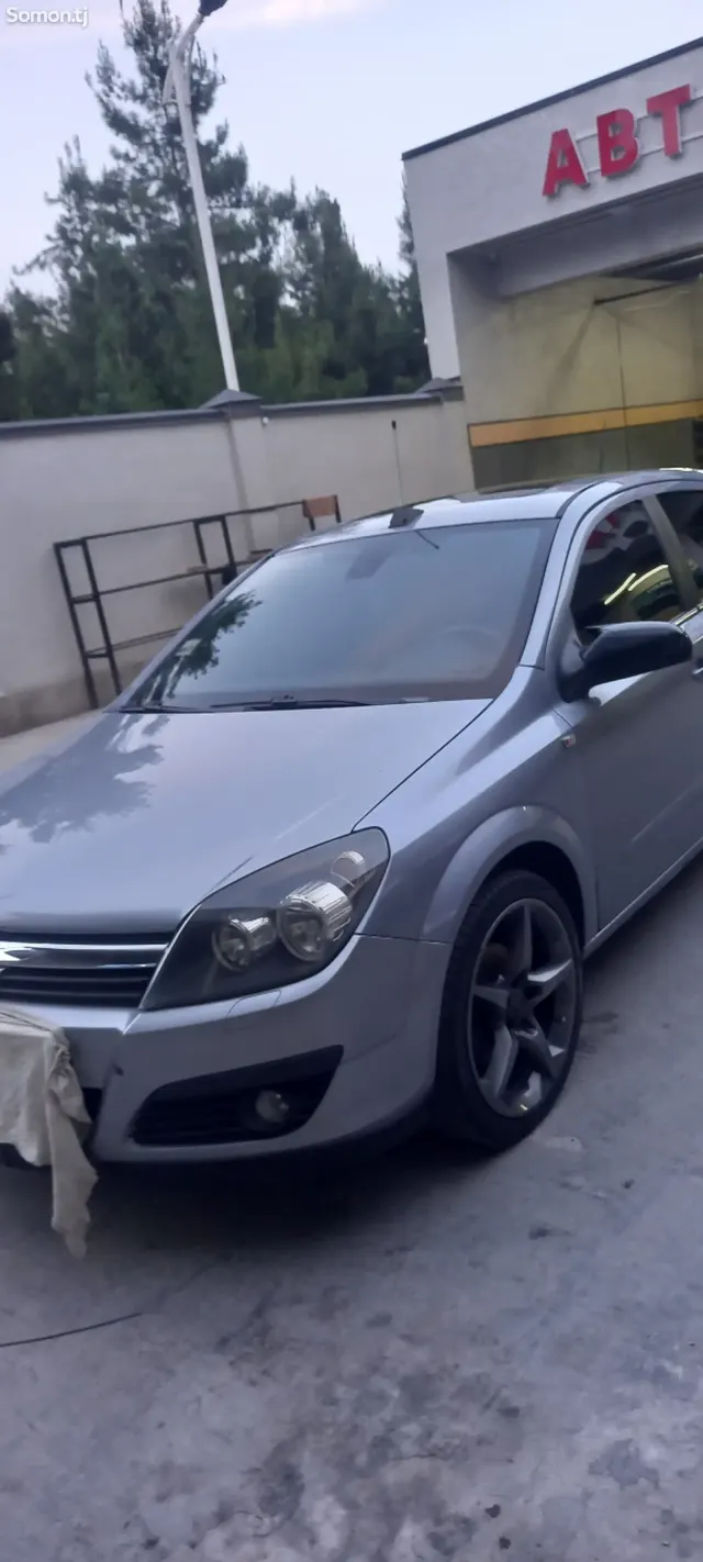 Opel Astra H 2008 · 1.6 MT